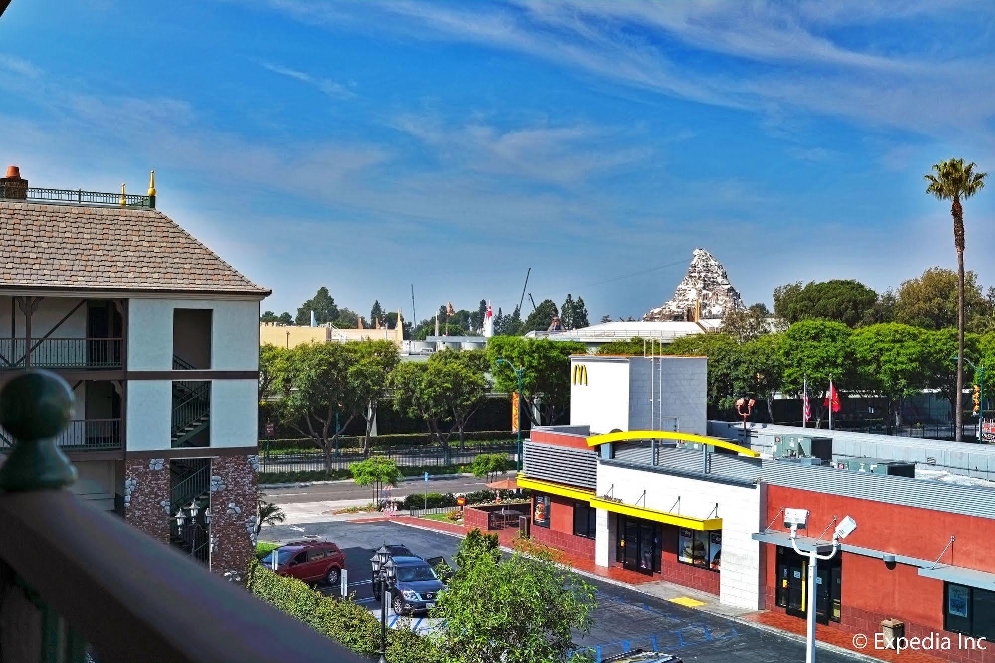Anaheim Camelot Inn & Suites Exterior foto