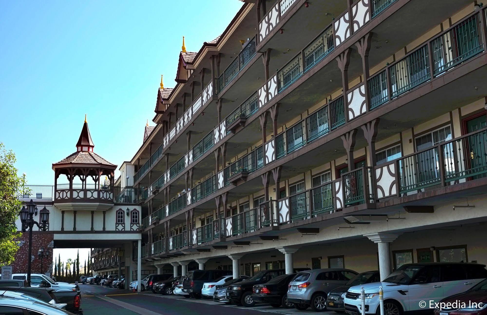 Anaheim Camelot Inn & Suites Exterior foto