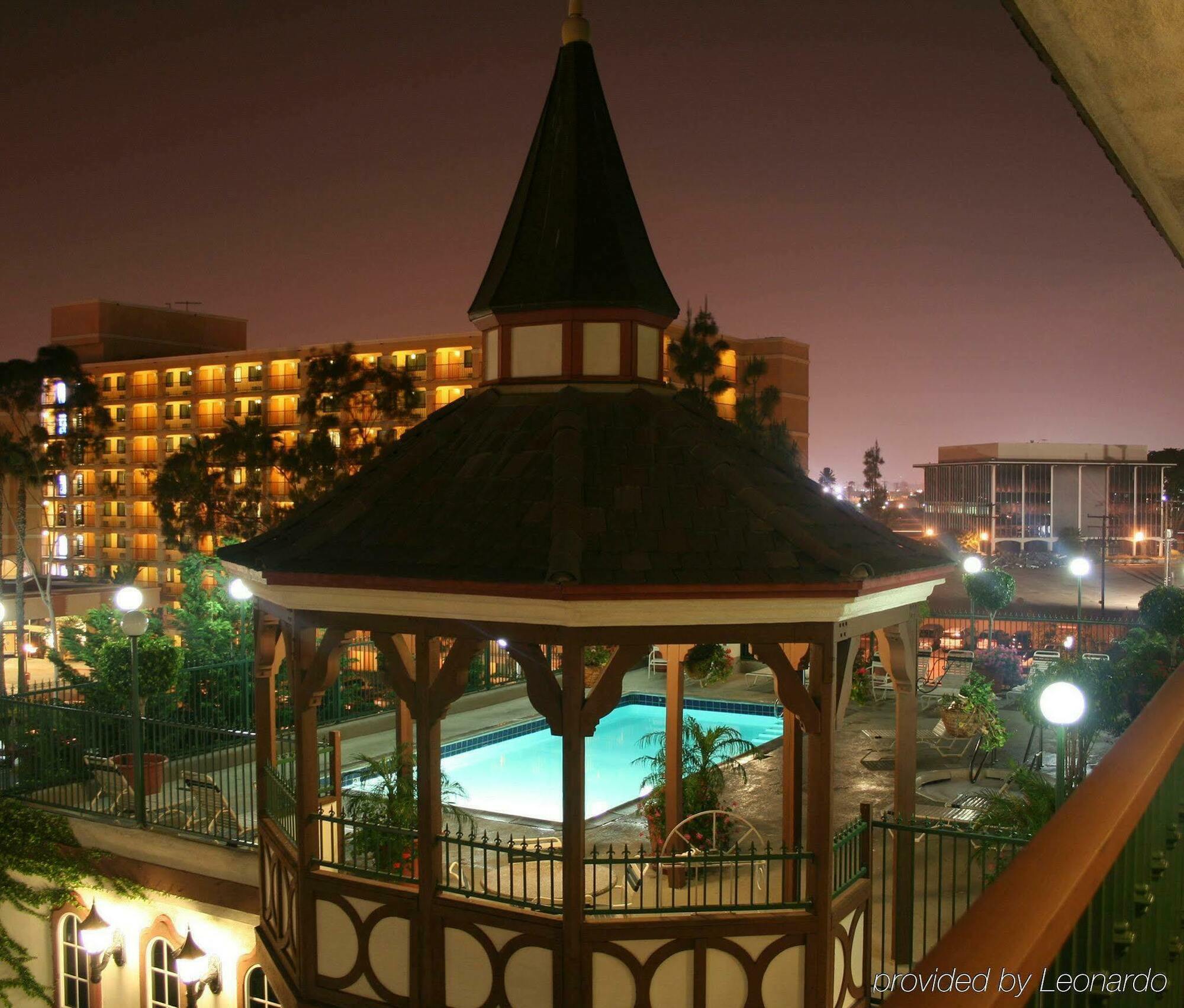 Anaheim Camelot Inn & Suites Exterior foto