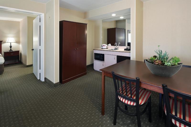 Anaheim Camelot Inn & Suites Exterior foto