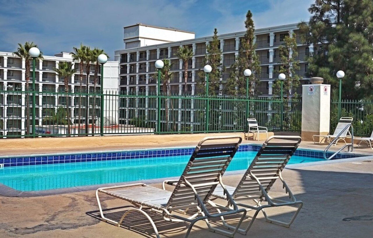 Anaheim Camelot Inn & Suites Exterior foto